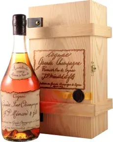 Коньяк Menard Ancestrale Reserve de Famille, wooden box, 0.7 л