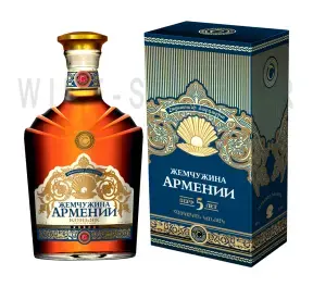 Коньяк Жемчужина Армении 5лет в подарочной упаковке 0.5 л