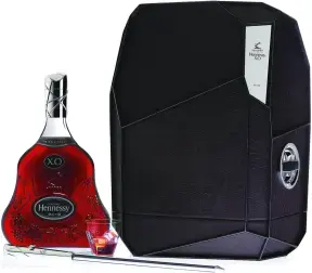 Коньяк Hennessy X.O., leather box with 6 glasses and dispenser, 6.0 л