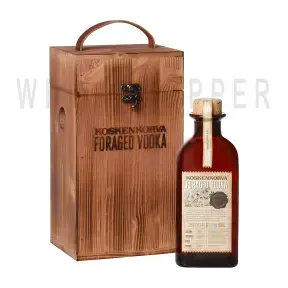 Водка Koskenkorva Foraged, wooden box 0.7 л