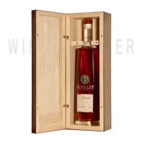 Коньяк Roullet Reserve de Famille Fins Bois in wooden box 0.7 л