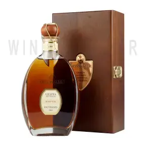 Граппа Dellavalle Grappa Affinata in botti da Sauternes 2004 gift box 0.7 л