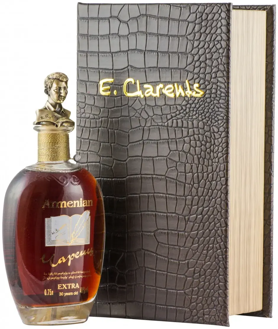 Коньяк Charents 30 Years Old, leather gift box, 0.75 л