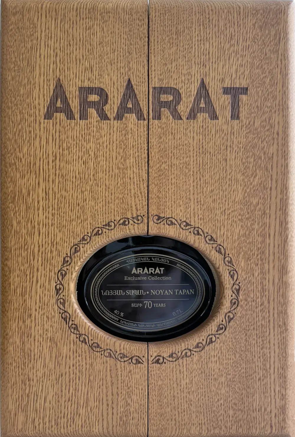 Коньяк Ararat Noyan, Tapan, 70 Year Old, gift box, 0.7 л