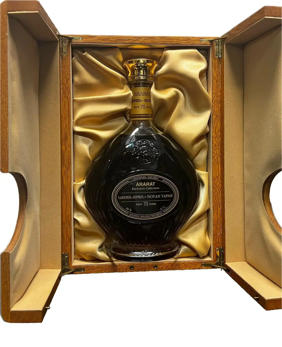 Коньяк Ararat Noyan, Tapan, 70 Year Old, gift box, 0.7 л