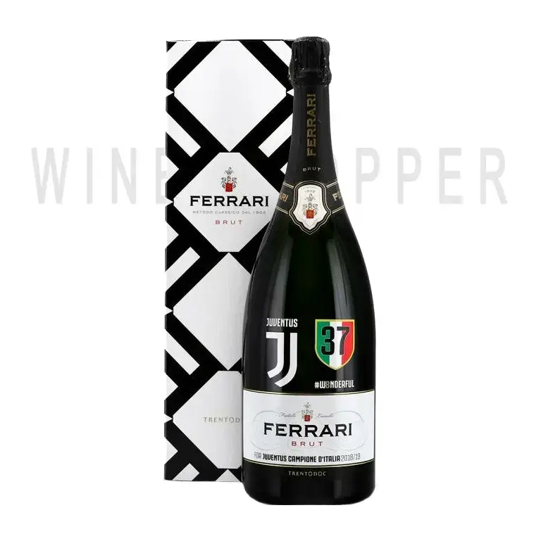 Игристое вино Ferrari, Brut Juventus Edition, Trento DOC, gift box 1.5 л