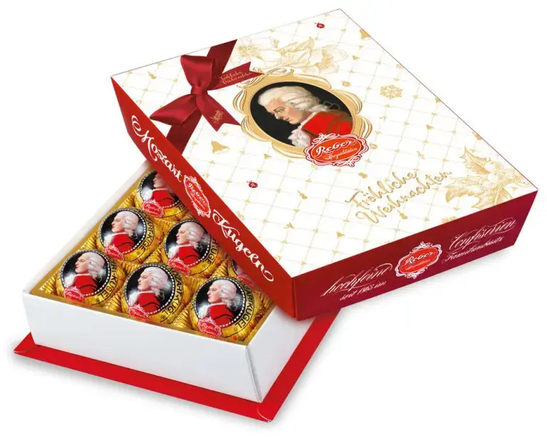  Набор конфет Reber Mozart с горьким шоколадом и новогодней открыткой 240 г