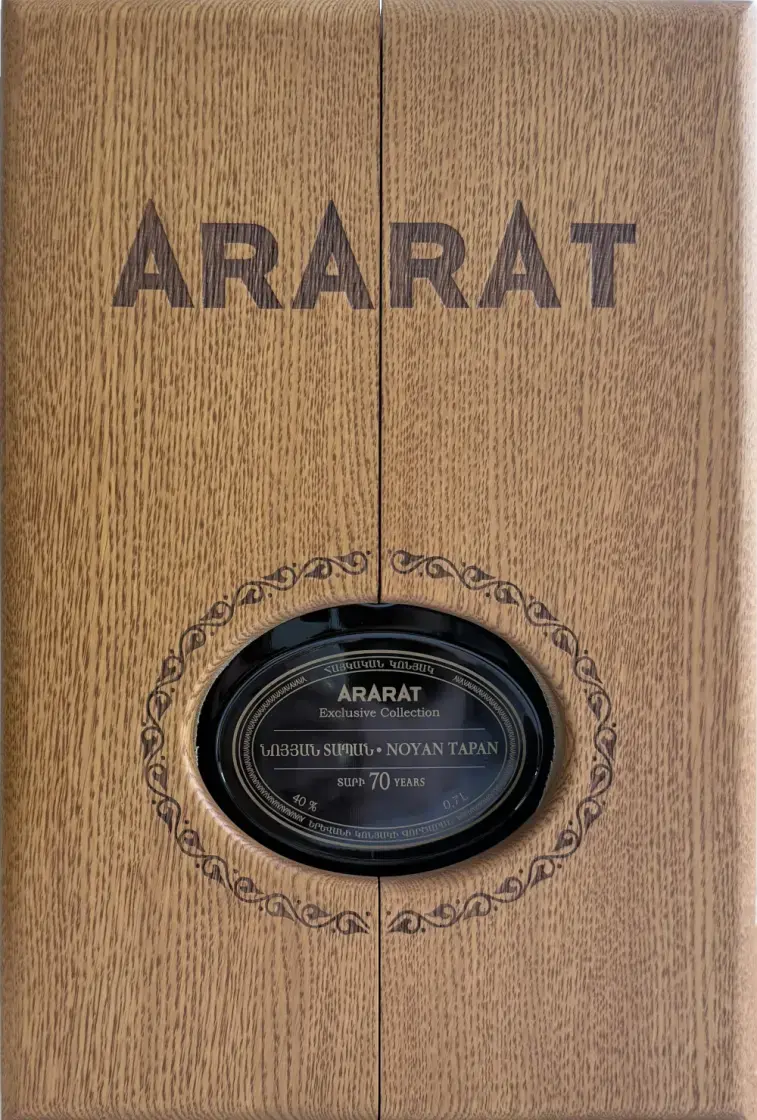 Коньяк Ararat Noyan, Tapan, 70 Year Old, gift box, 0.7 л