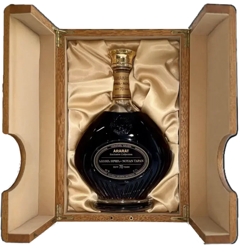 Коньяк Ararat Noyan, Tapan, 70 Year Old, gift box, 0.7 л
