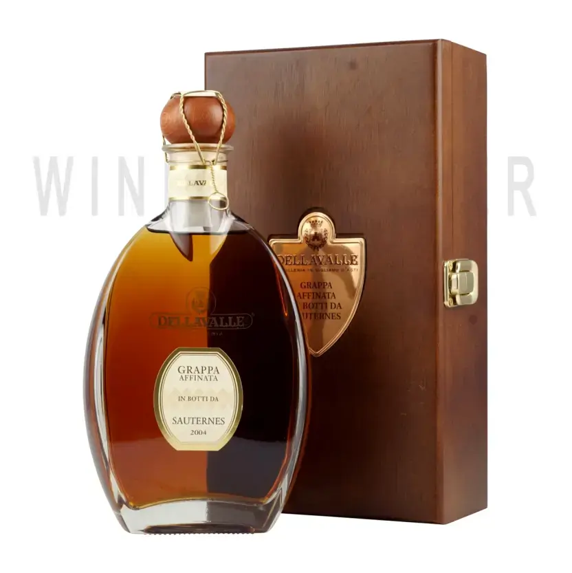 Граппа Dellavalle Grappa Affinata in botti da Sauternes 2004 gift box 0.7 л